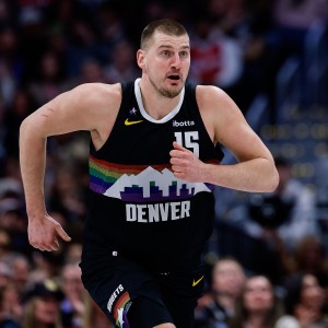 华体会APP-约基奇半场9中4&amp;三分4中1拿到11分6板5助 首节倒地让人心惊